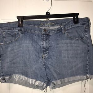 Size 18 cuffed Old Navy shorts